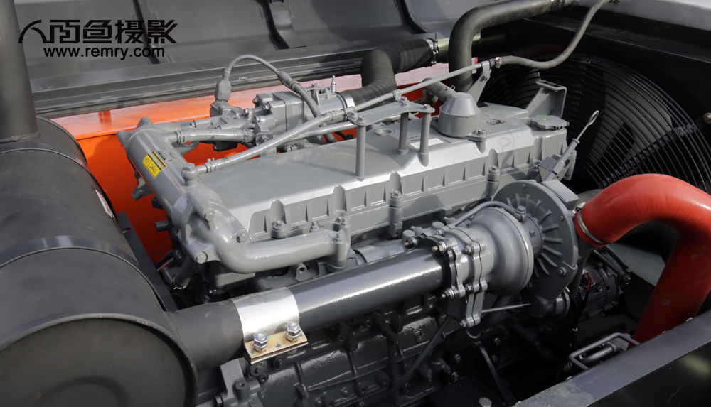 烟台挖掘机发动机摄影